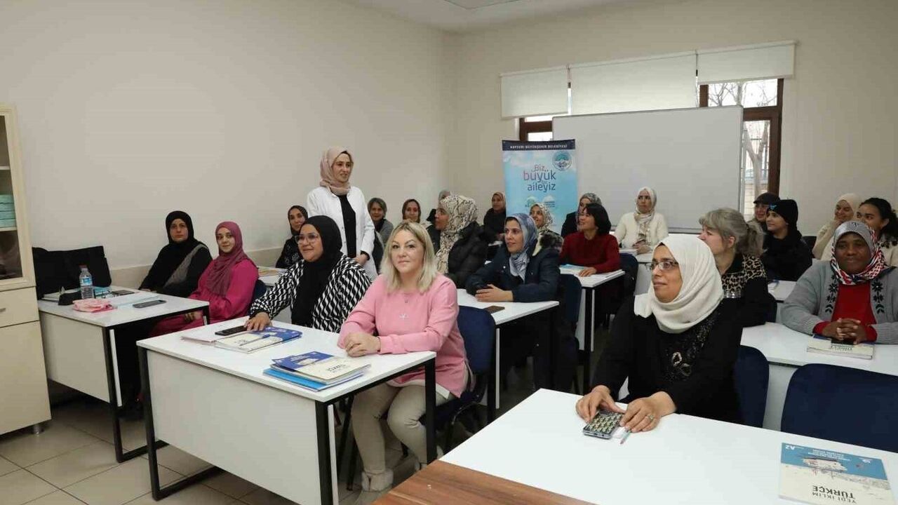 Kayseri Büyükşehir’in KAYMEK’i yabancılara ücretsiz Türkçe eğitimi ve kültürel tanıtım sağlıyor