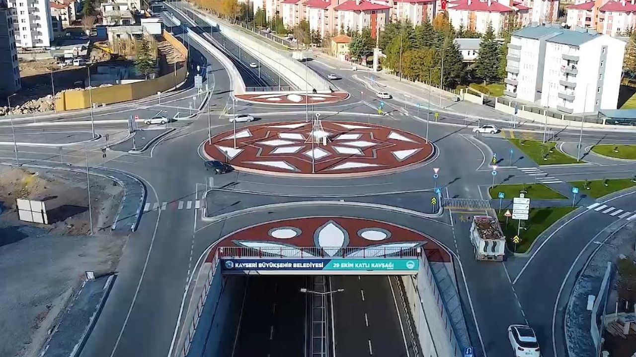 Kayseri Büyükşehir, kavşak peyzajı ile kentin vitrinine estetik kattı