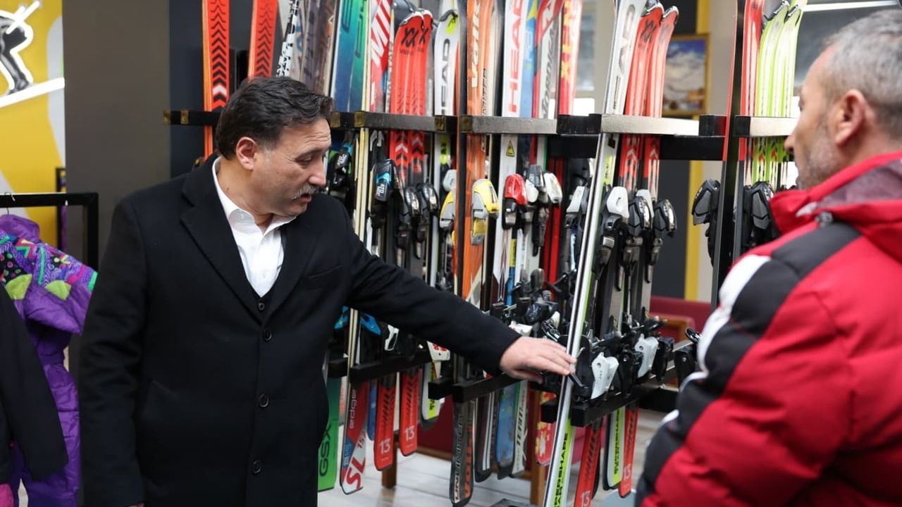 Kayseri'de 65. ERVA Kar Fırtınaları Spor Okulu Erciyes Hacılar Kapı'da açıldı