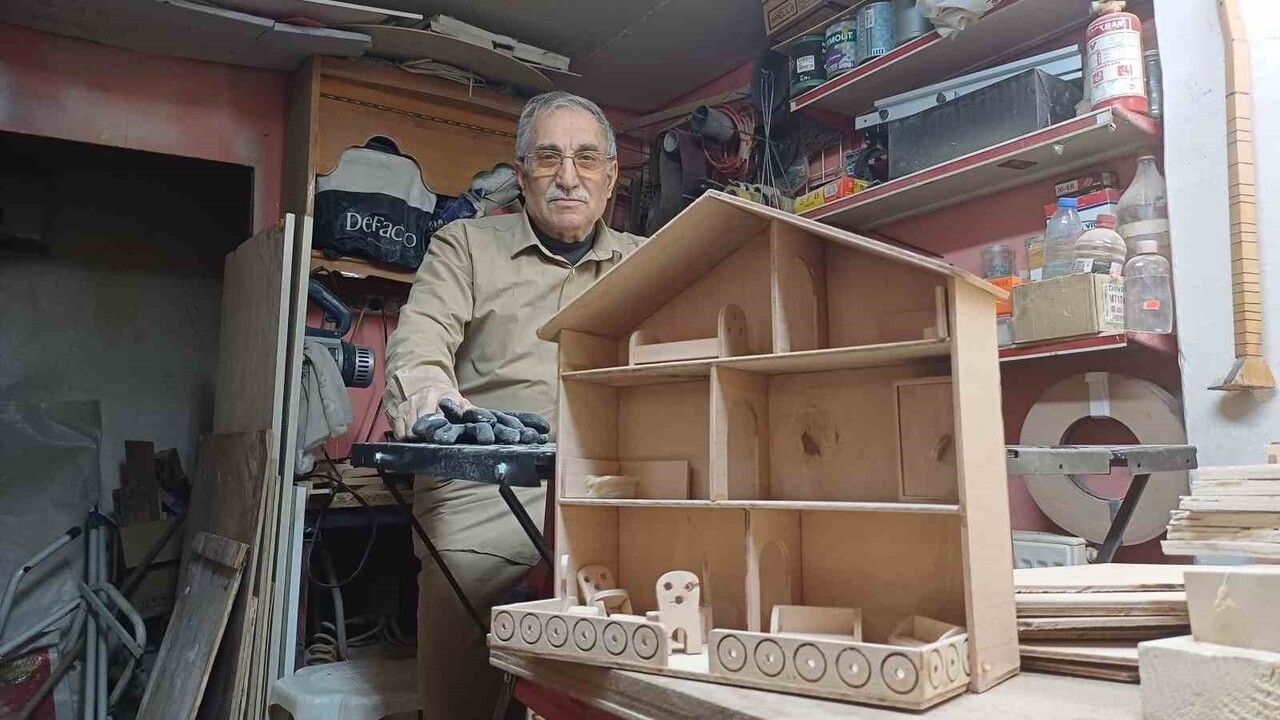 Kayseri'de Ahşap Ustası Mehmet Can Leblebici: Mesleğini Yaşatacak Çırak Bulamıyor