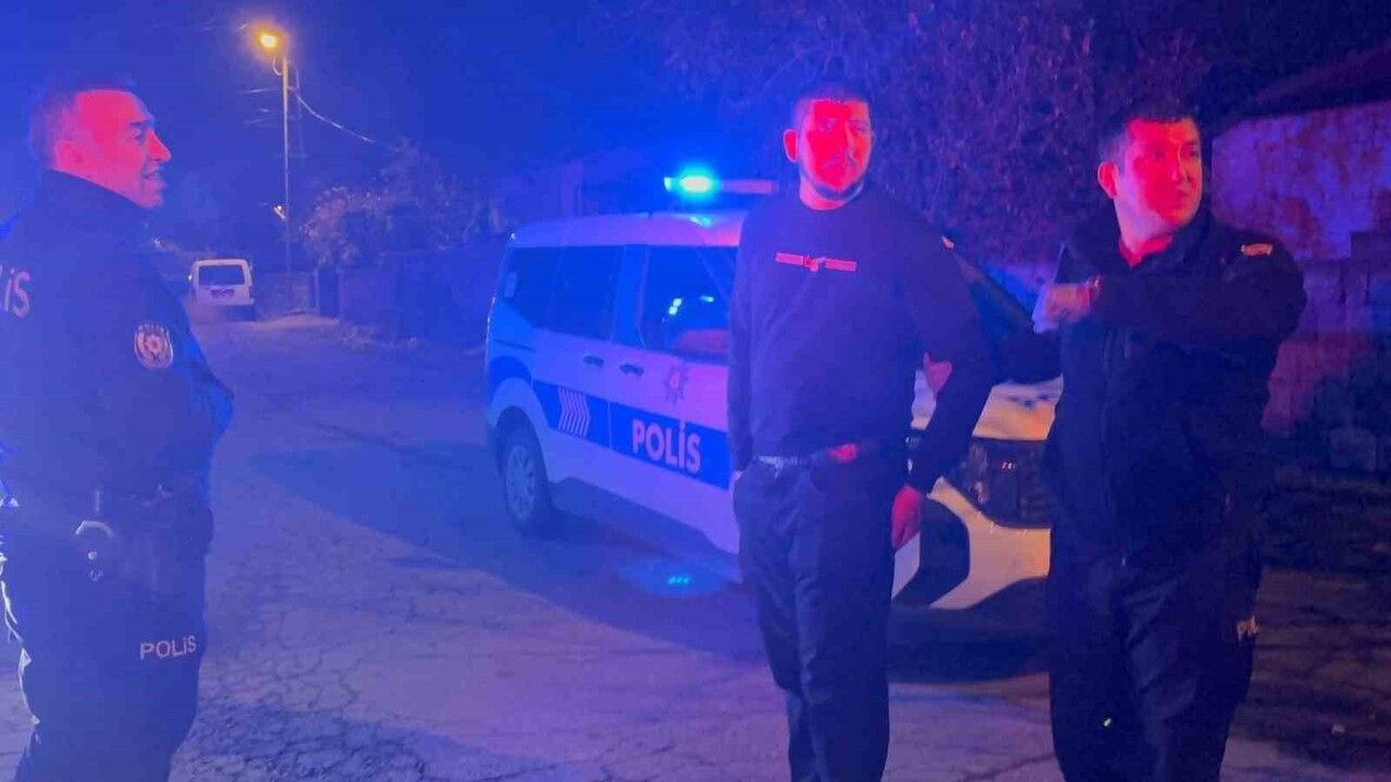 Kayseri'de cami yanında bıçaklı kavga: 1 yaralı, şüpheli aranıyor