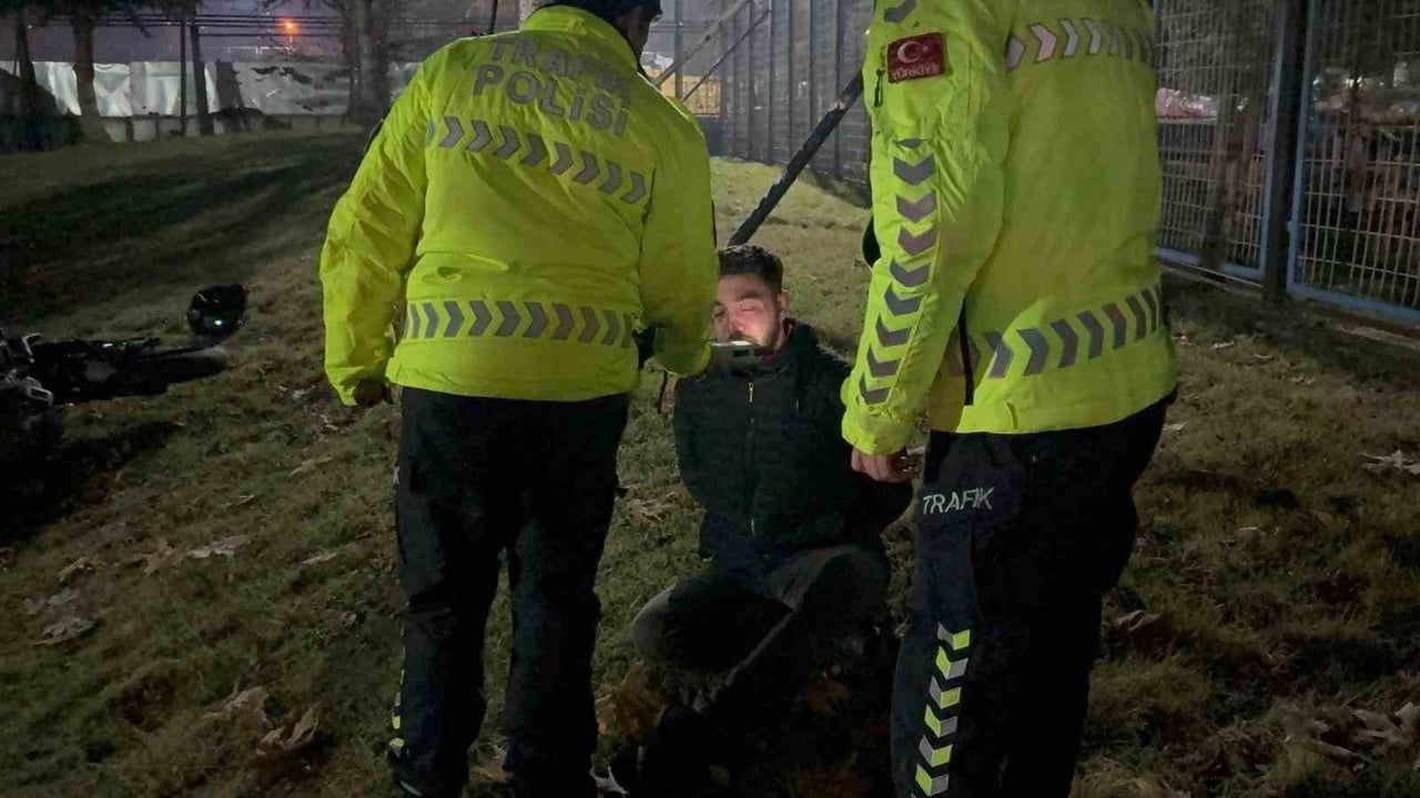 Kayseri'de 'dur' ihtarına uymayan plakasız ve alkollü motosiklet sürücüsü yakalandı