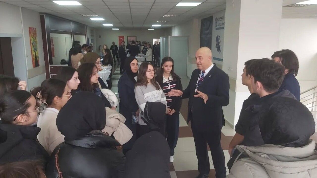 Kayseri'de Genç KAYMEK Matematik Kampı: Öğrencilere Analitik Beceri ve Yapay Zekâ Eğitimi