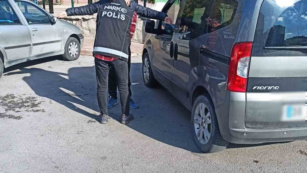 Kayseri'de 'Narko-Okul' Uygulaması: 9 Araç, 19 Şahıs Sorgulandı