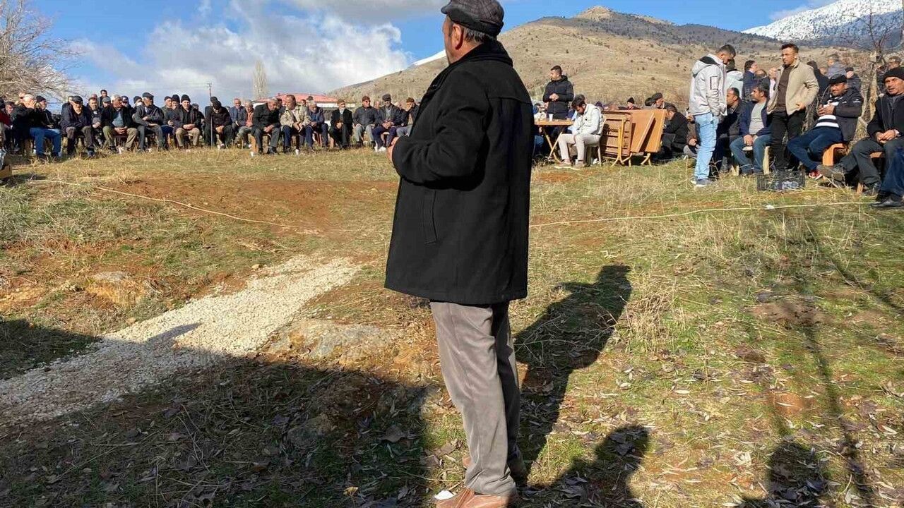 Kayseri'de öldürülen 2 çocuk annesi Melek Gül, Kahramanmaraş'ta toprağa verildi