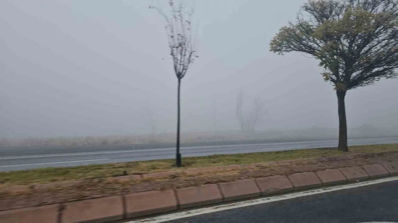 Kayseri'de sabah sis etkili oldu, görüş yer yer 20 metreye kadar düştü