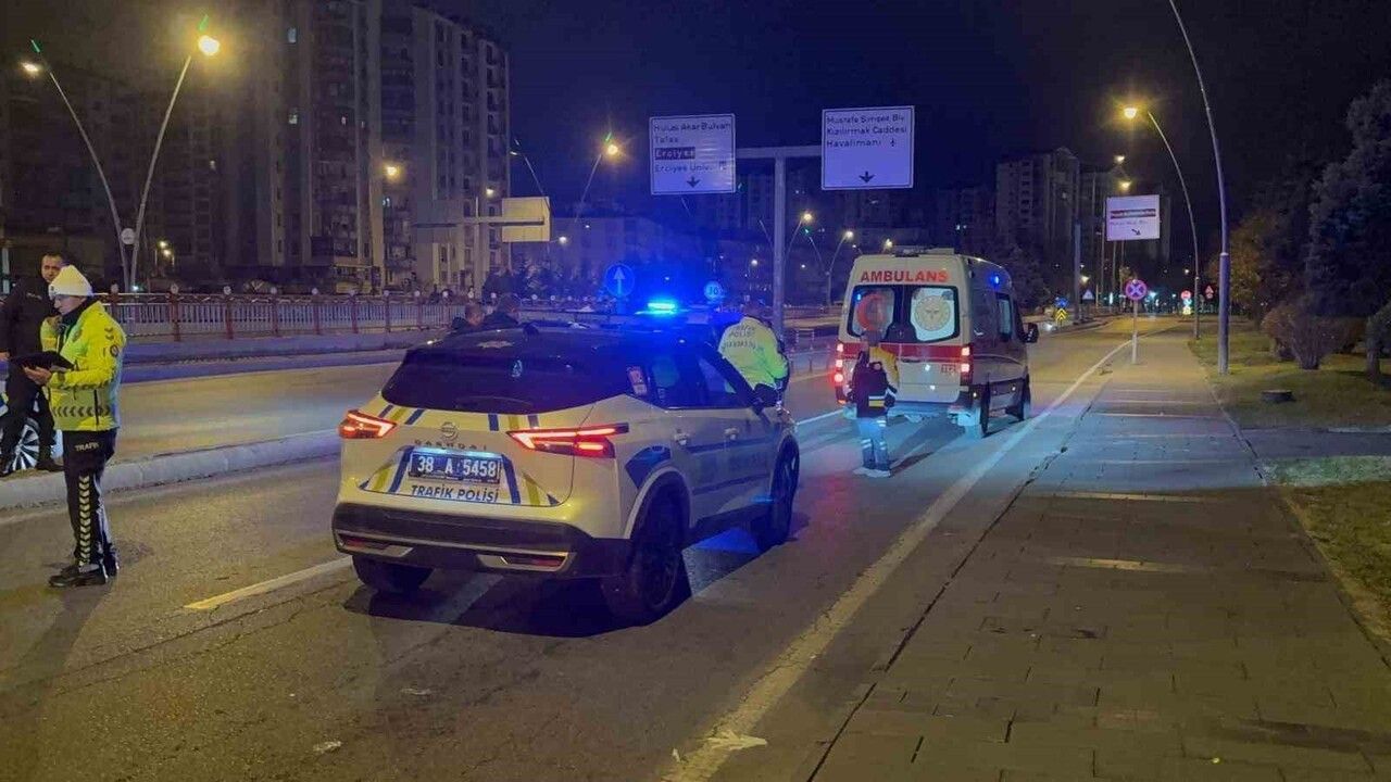 Kayseri'de trafik uygulamasından kaçan sürücü polise çarptı; araç 1 kilometre uzaklıkta bulundu
