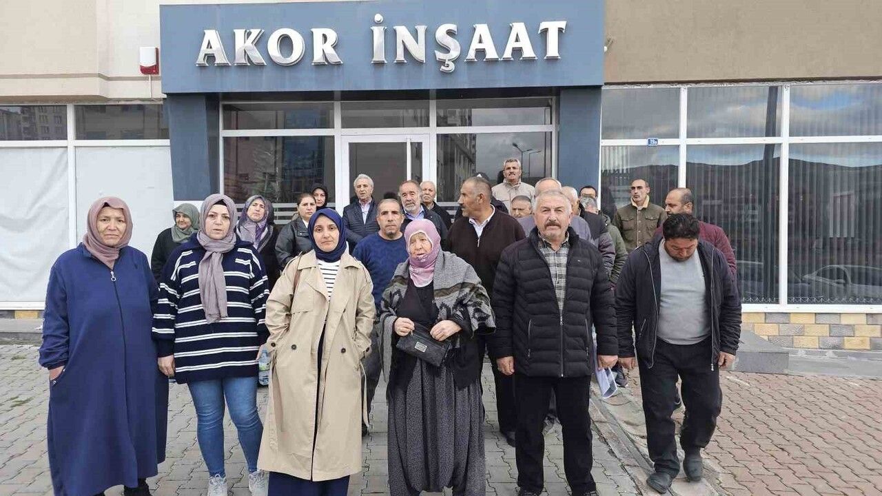 Kayseri'de vatandaşlar müteahhidin yurtdışına kaçtığını iddia ederek yardım istedi