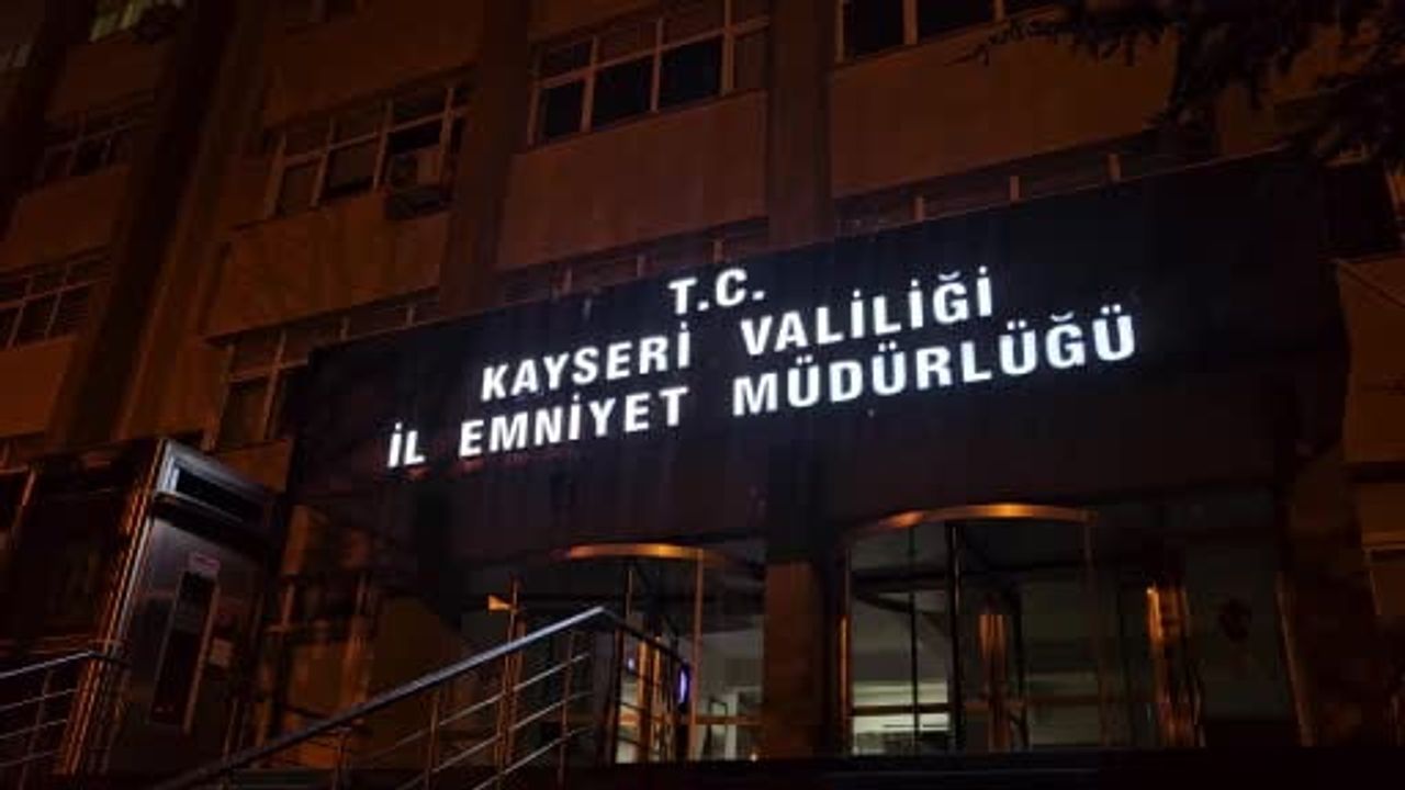 Kayseri Emniyeti, yeni yıl öncesi kent kameralarını anlık izleyerek güvenliği artırdı