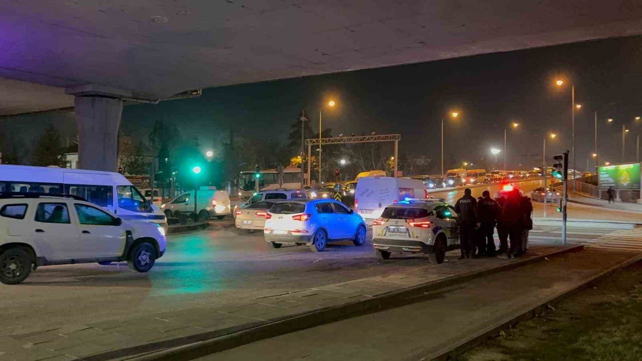 Kayseri Kocasinan'da otomobil ile hafif ticari araç çarpıştı: 1 yaralı