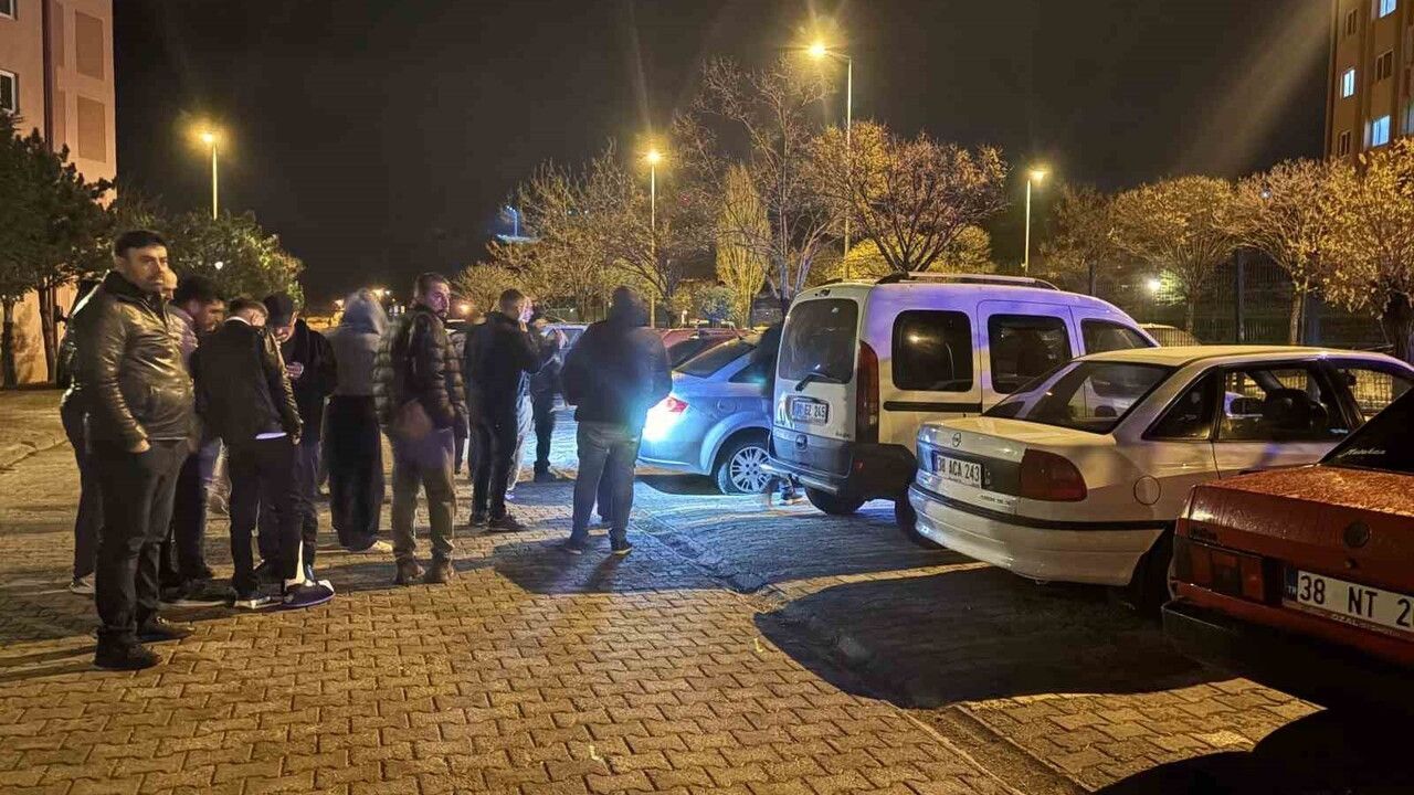Kayseri Melikgazi'de Aynı Otoparktaki 5 Otomobilin Lastiği Kesildi