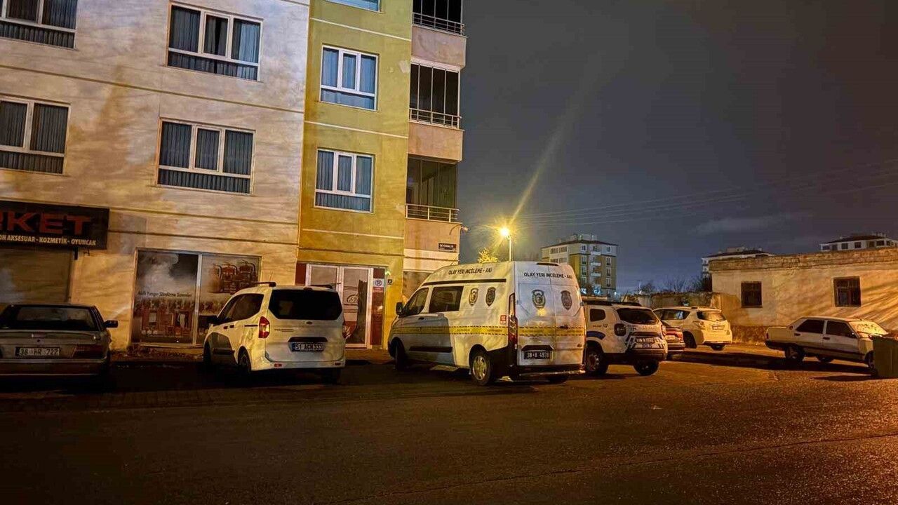 Kayseri Melikgazi'de baba ile oğlu arasında bıçaklı kavga: 2 yaralı