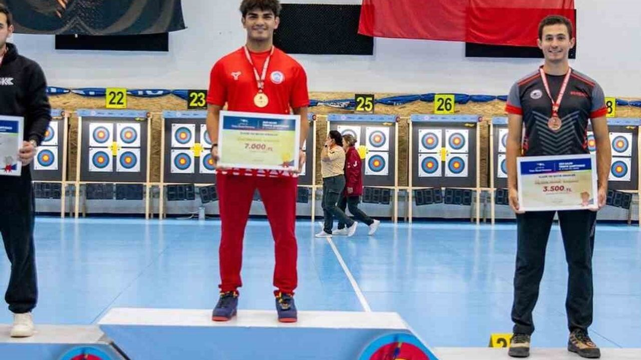 Kayseri'nin Gururu: Kutay Tek, 2025 Salon Türkiye Şampiyonası'nda Klasik Yay Erkekler Türkiye Şampiyonu