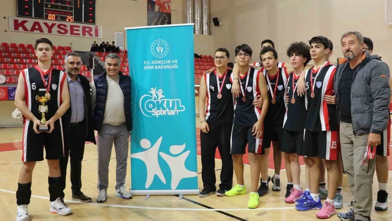 Kayseri Okul Sporları: Genç Erkekler A İl Birinciliği Finali Atatürk Spor Salonu'nda Sona Erdi