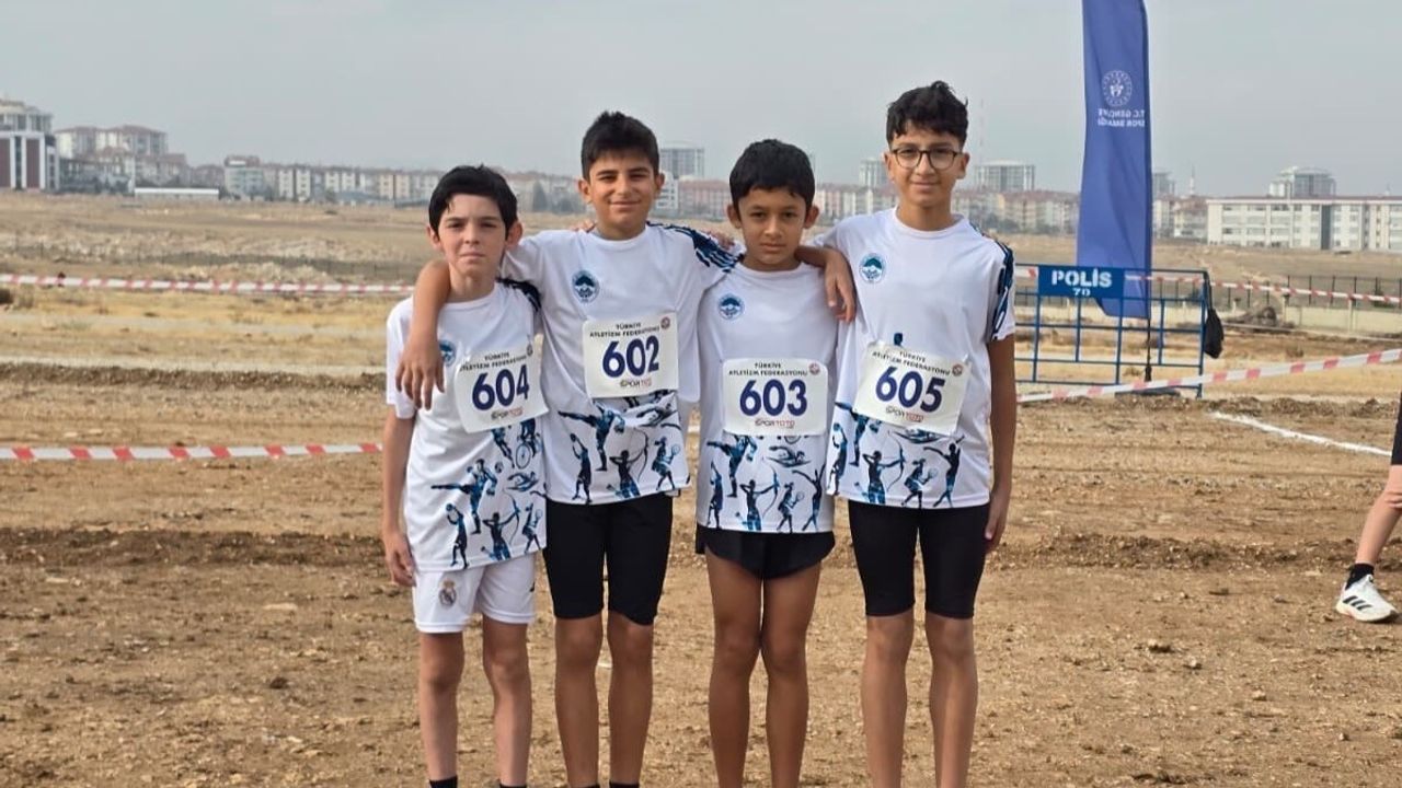 Kayseri Spor A.Ş., Karaman'daki Bölgesel Kros Ligi'nden üç madalya ile döndü