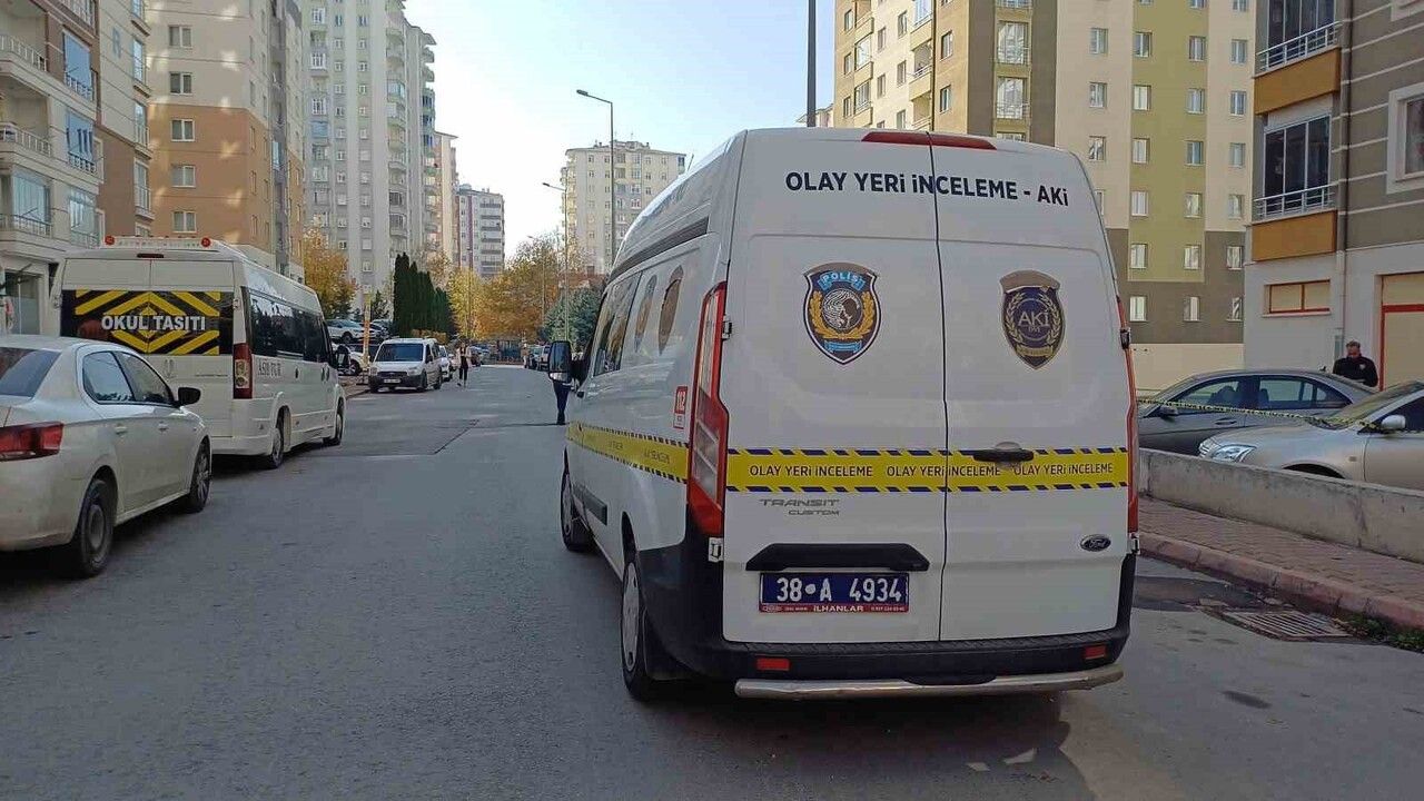 Kayseri Talas'ta 8. kattan düşen kadın yaşamını yitirdi