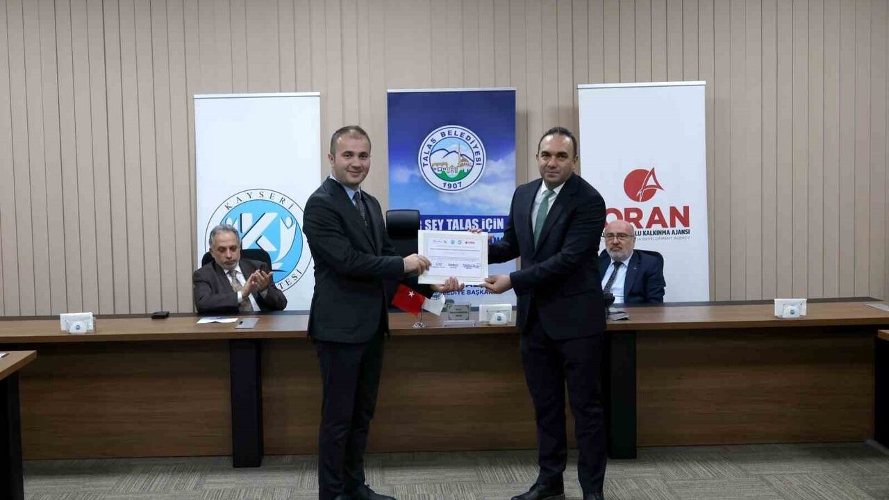 Kayseri Üniversitesi Koordinasyonunda Dijital Görselleştirme ve Tasarım Araçları Eğitimi Tamamlandı