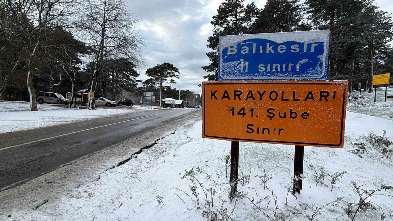 Kazdağları'nda beklenen kar yağışı etkili oldu; yüksek kesimler beyaza büründü