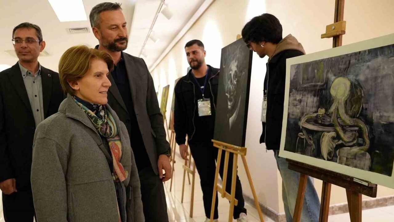 KBÜ'de 'Bağımlılıkla Mücadelede Sanatın İyileştirici Gücü' sergisi gençlerde farkındalık yaratıyor