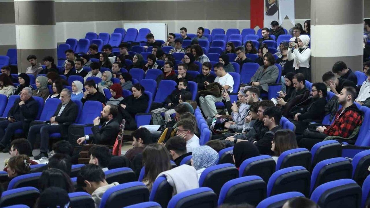 KBÜ'de 'Cloud Day' etkinliği: Bulut teknolojileri, siber güvenlik ve yapay zeka konuşuldu