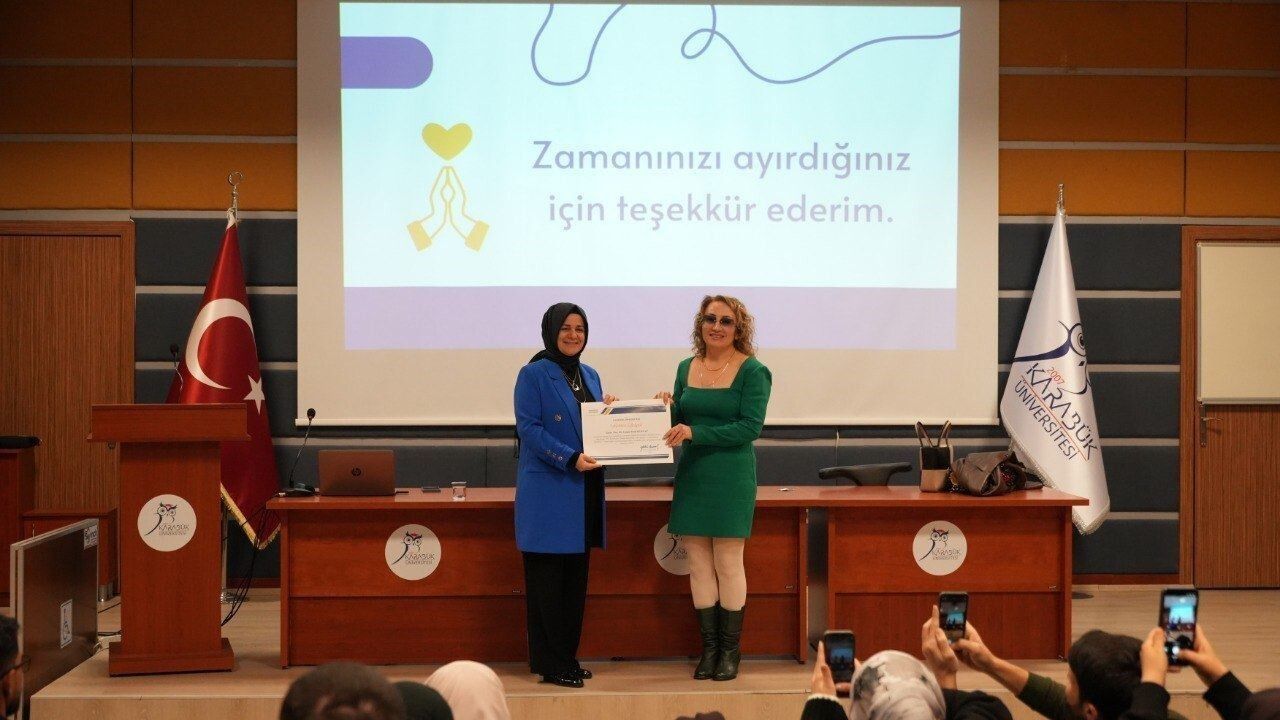 KBÜ'de Tez Yazım Seminerleri: Beşinci Oturumda Araştırma Tasarımı ve Veri Analizi Ele Alındı