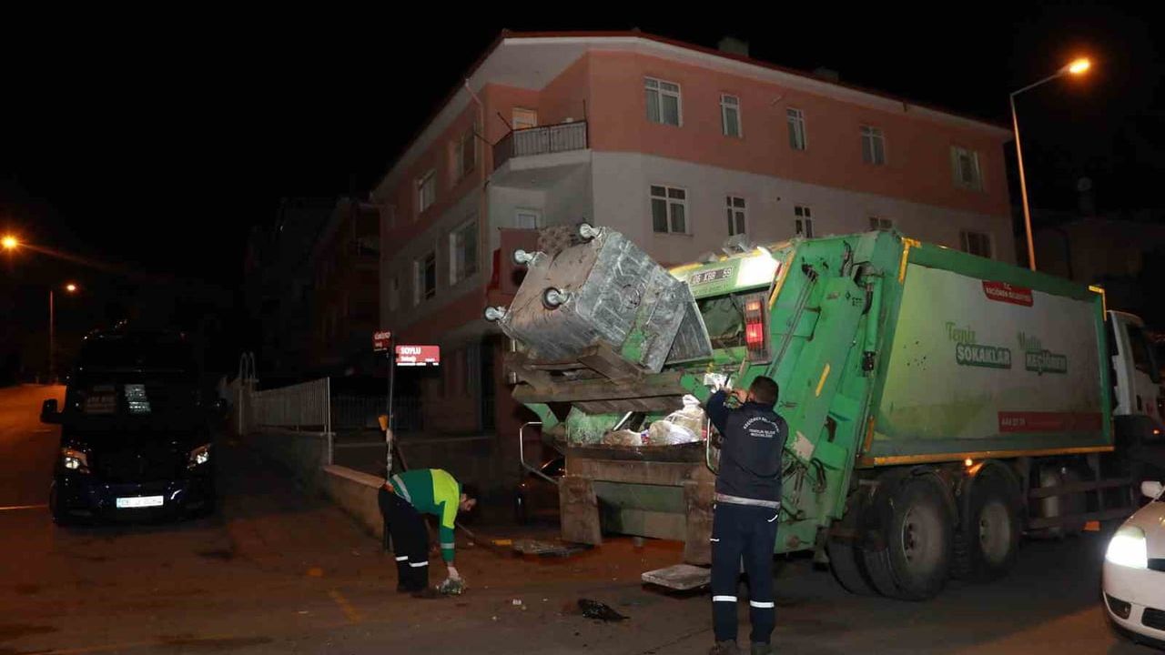 Keçiören Belediyesi semt pazarlarında hijyen çalışmalarını aksatmadan sürdürüyor