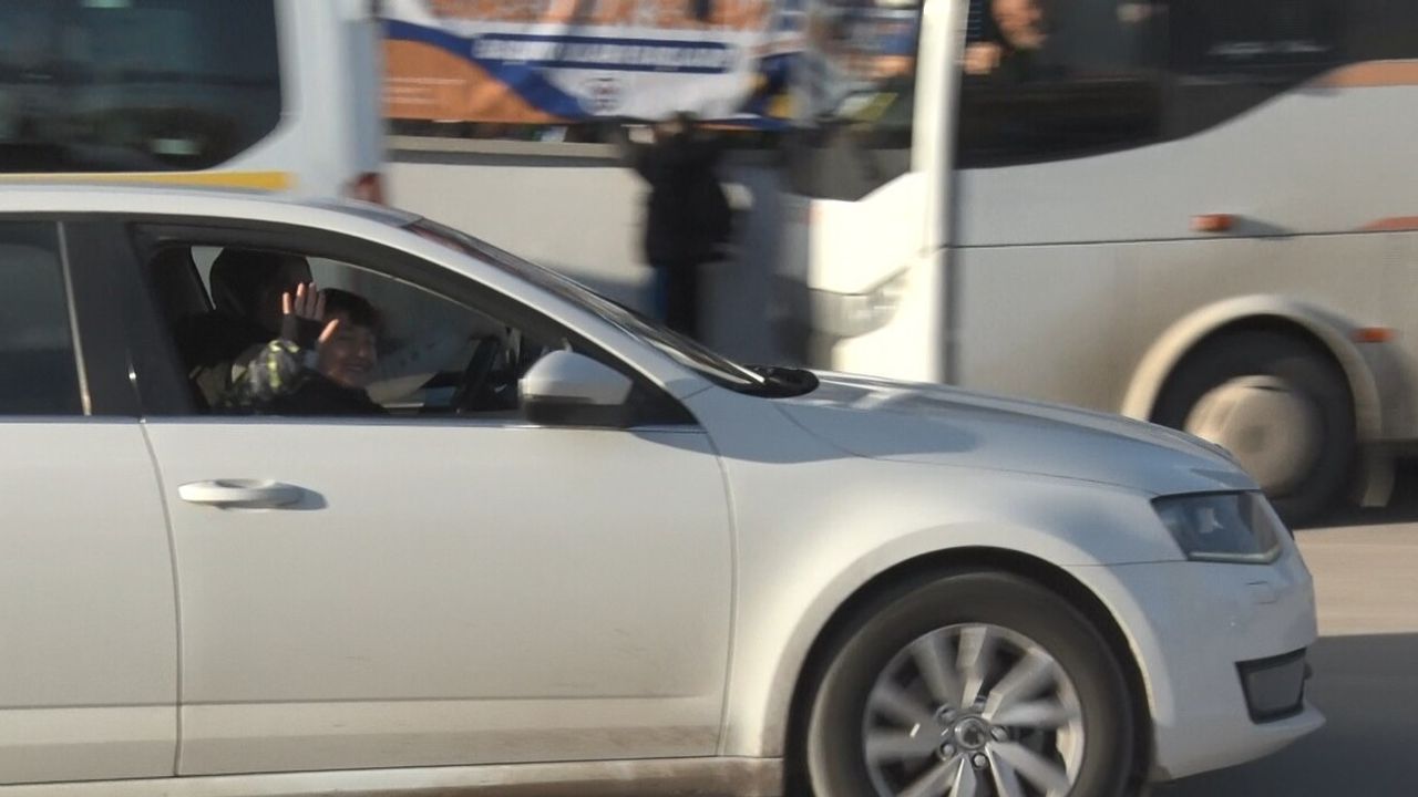 Keçiören'de bozuk yollar okul ve trafiği zorluyor — Öğrencinin Mansur Yavaş çağrısı gündem oldu