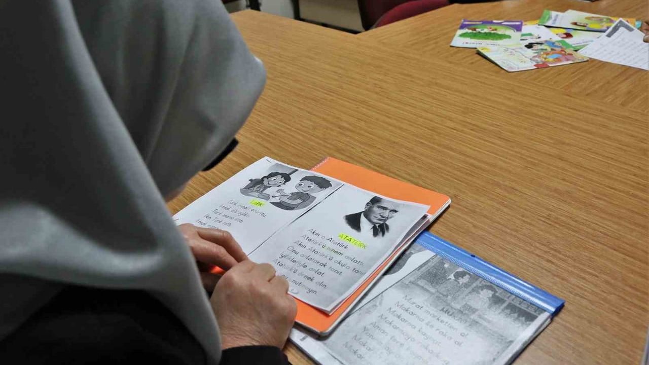 Keçiören'de KEÇMEK Okuma Yazma Kurslarıyla Her Yaştan Vatandaşa Ücretsiz Eğitim