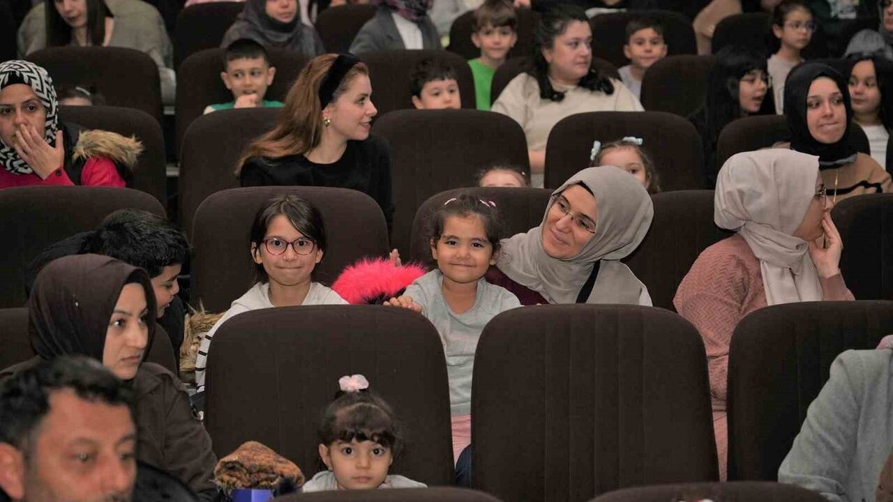 Keçiören'de Kırmızı Başlıklı Kız müzikali çocuklarla buluştu