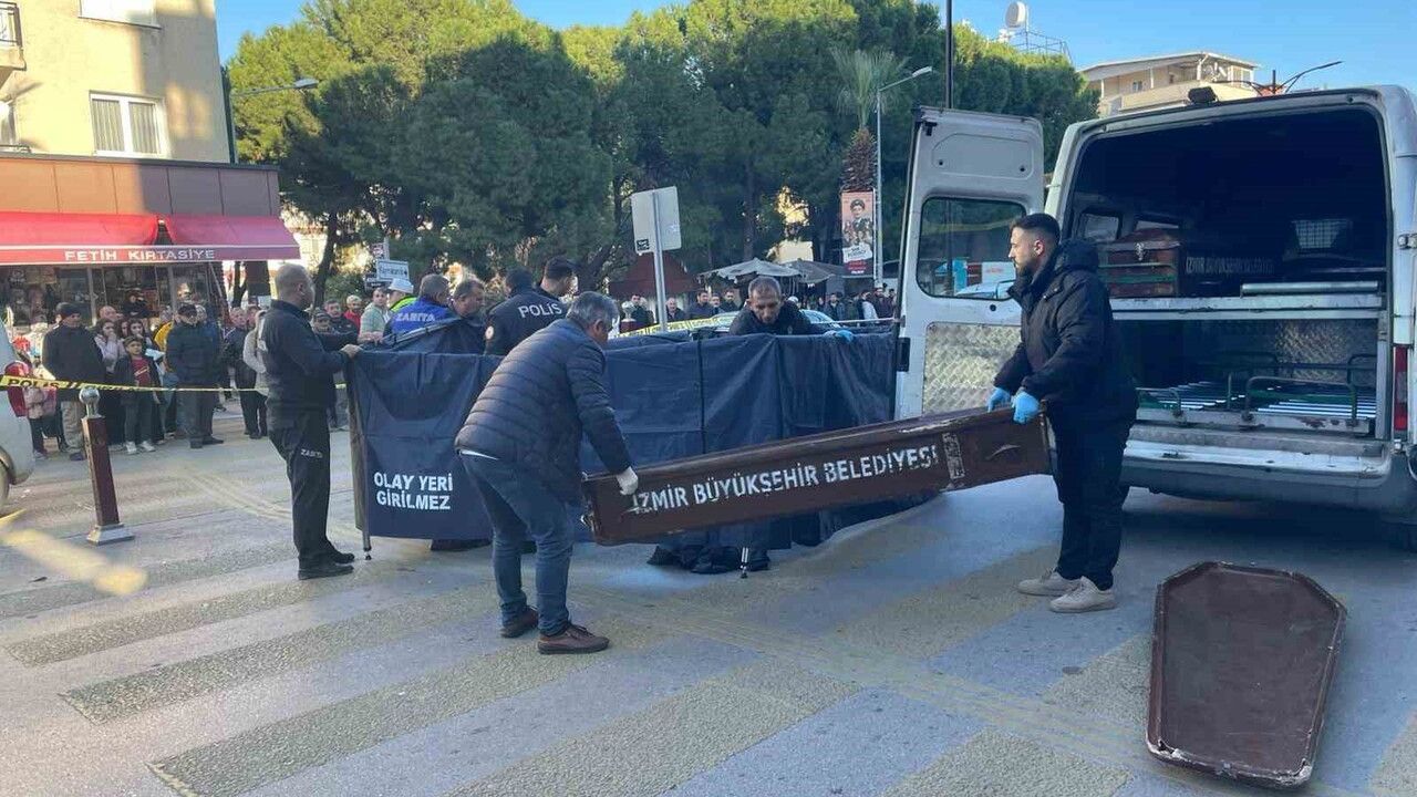 Kemalpaşa’da belediyeye ait çöp kamyonunun çarptığı kadın hayatını kaybetti