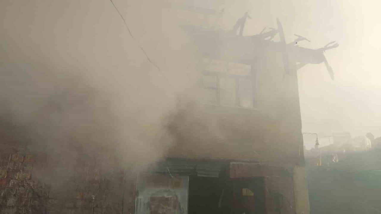 Kemer'de Elmacık Köyünde Ev Yangını İtfaiye Tarafından Söndürüldü