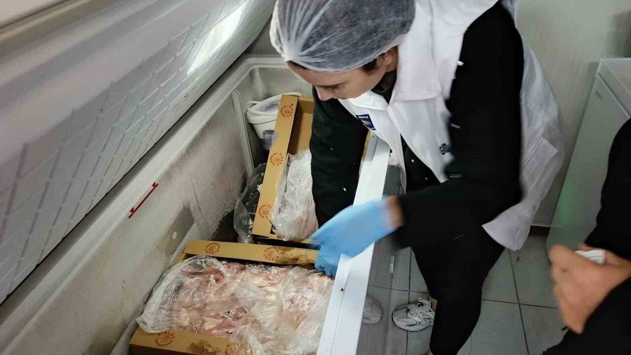 Kemer'de zabıta ekiplerinden restoran ve kafelere kapsamlı denetim