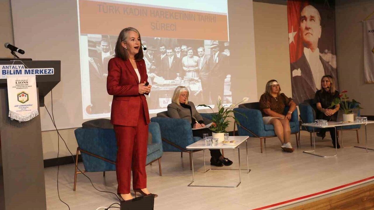 Kepez’de 'Güçlü Kadınlar, Güçlü Yarınlar' paneliyle 5 Aralık'ın 91. yılı anıldı