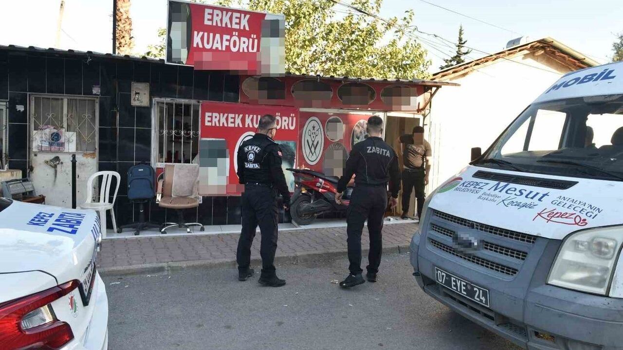 Kepez'de yabancı uyruklu berber iş yerlerine ruhsat ve hijyen denetimi