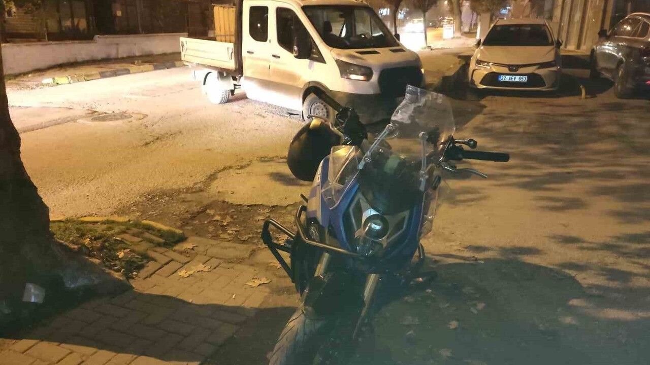 Keşan'da motosiklet ile kamyonet çarpıştı: 1 yaralı