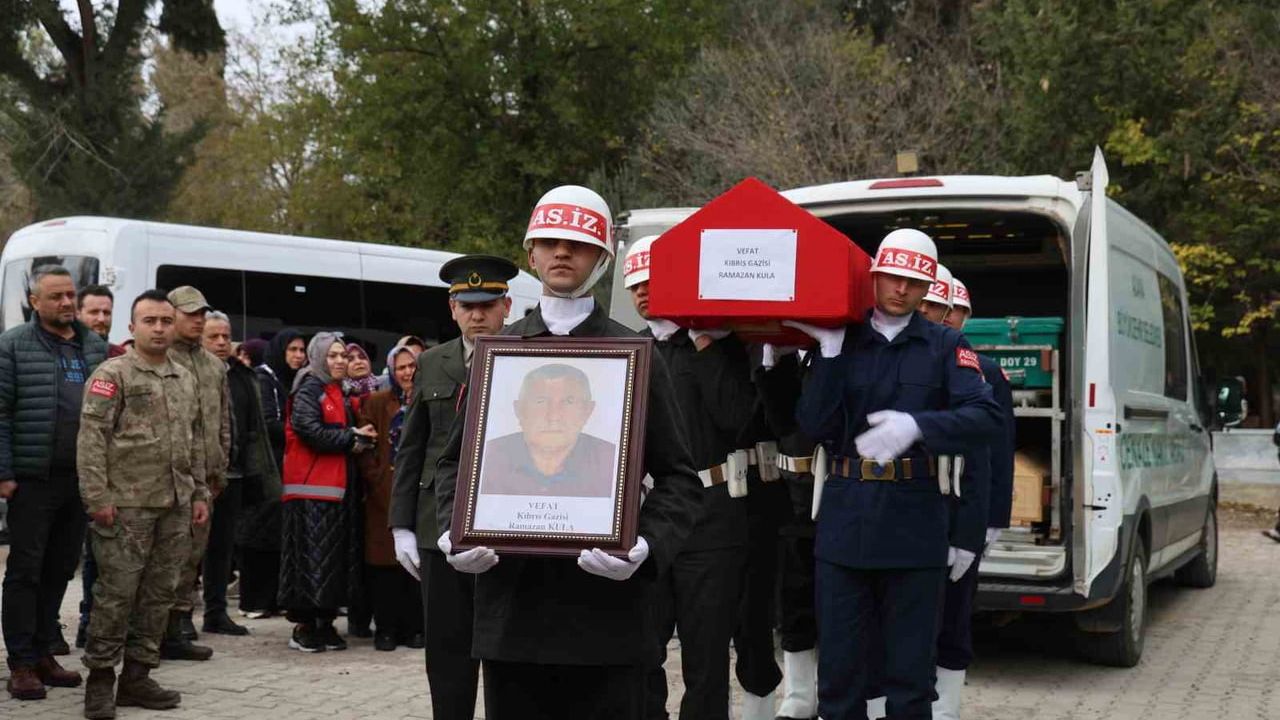 Kıbrıs Gazisi Ramazan Kula, Kozan'da askeri törenle uğurlandı