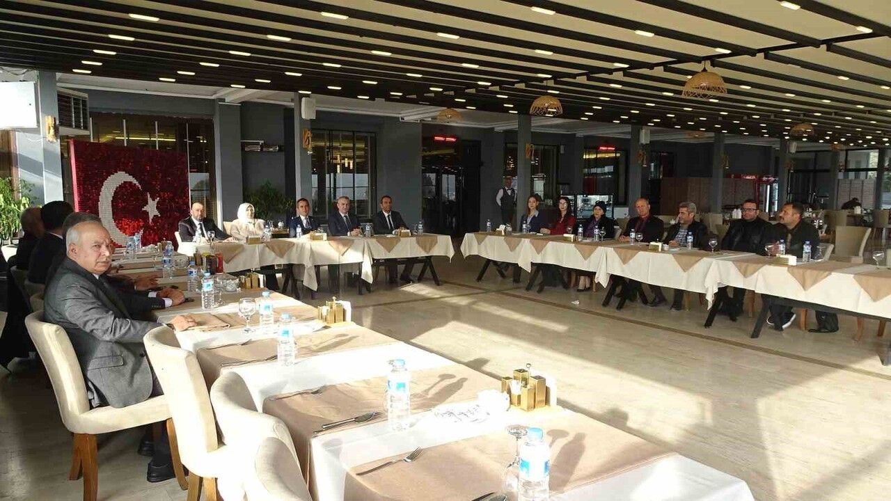 Kilis İnsan Hakları Kurulu, 10 Aralık Dünya İnsan Hakları Günü'nde Polis Evinde Gazetecilerle Buluştu