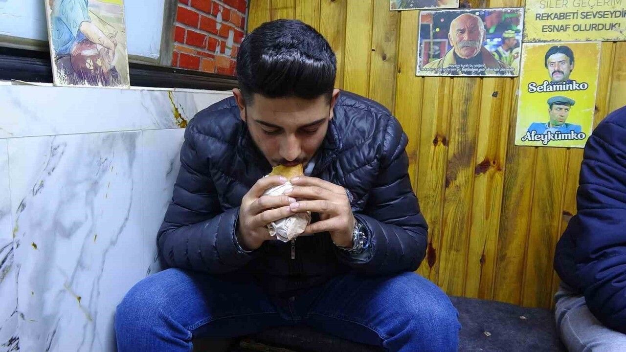 Kilis’te sokak lezzetlerine ilgi düştü: Genç kokoreç ustası zehirlenme haberlerinin etkisini anlattı