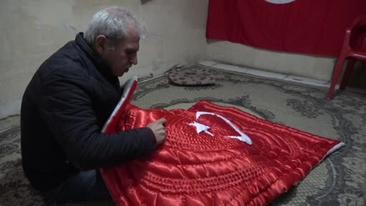 Kilisli yorgancı Cuma Yıldız: 45 yıldır ay yıldızlı yorgan dikiyor ve mesleğini yaşatmaya çalışıyor