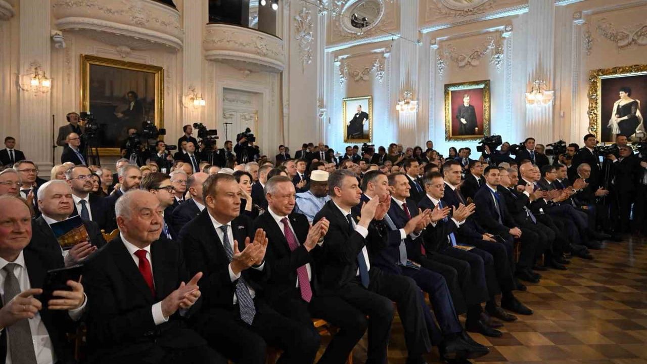 Kırgızistan, Tacikistan ve Özbekistan liderlerine St. Petersburg'da Lev Tolstoy Uluslararası Barış Ödülü