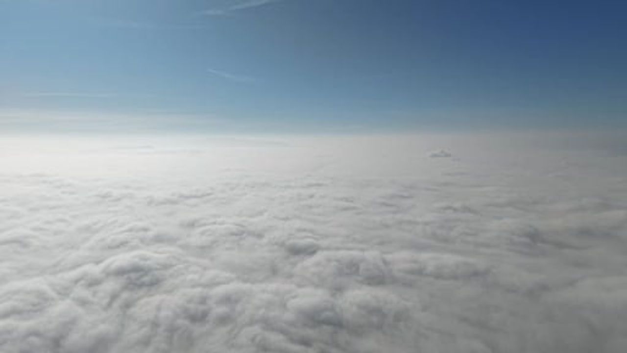 Kırıkkale'de sis tabakası kent siluetini kapladı — Dronla havadan görüntülendi