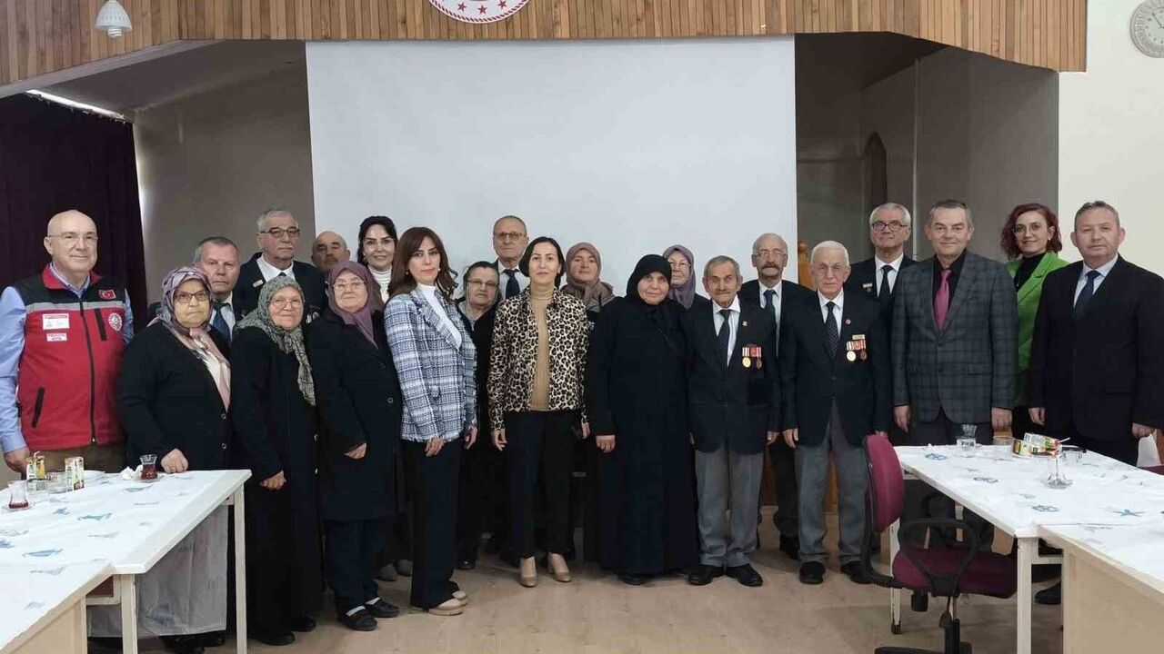 Kırklareli'de şehit yakınları ve gazilere Ebru Sanatı kursu başlatıldı