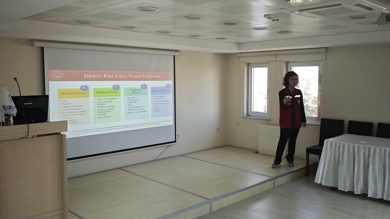 Kırklareli'de SGK Personeline 'Kadına Yönelik Şiddetle Mücadele' Semineri