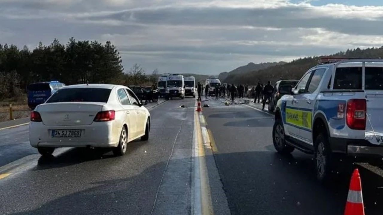 Kırklareli Dereköy yolu yakınında iki otomobil çarpıştı: 5 yaralı