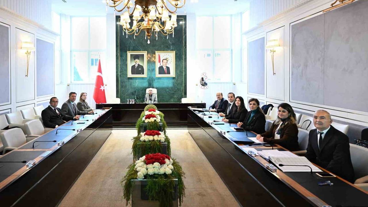 Kırklareli İl Encümeni Toplantısı: Yatırımlar ve Kamu Hizmetleri Değerlendirildi