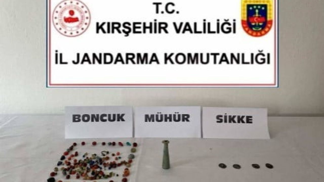 Kırşehir'de 'Anadolu Mirası' Operasyonu: Pers-Sasani sikke ve antik boncuklar ele geçirildi