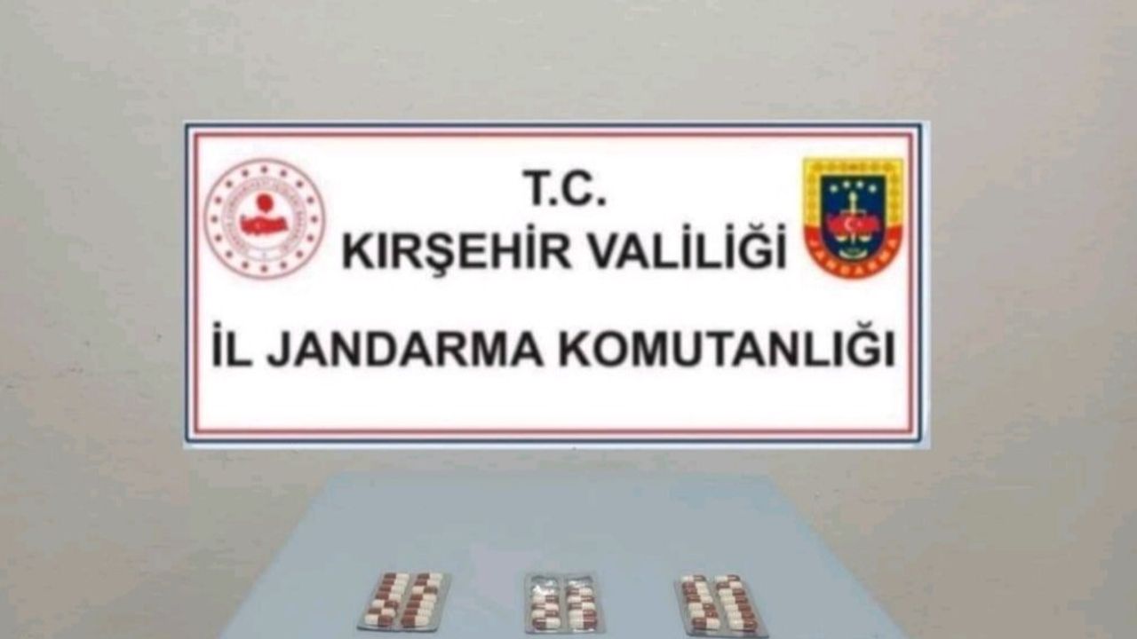 Kırşehir'de jandarma yol uygulamasında 37 sentetik hap ele geçirildi