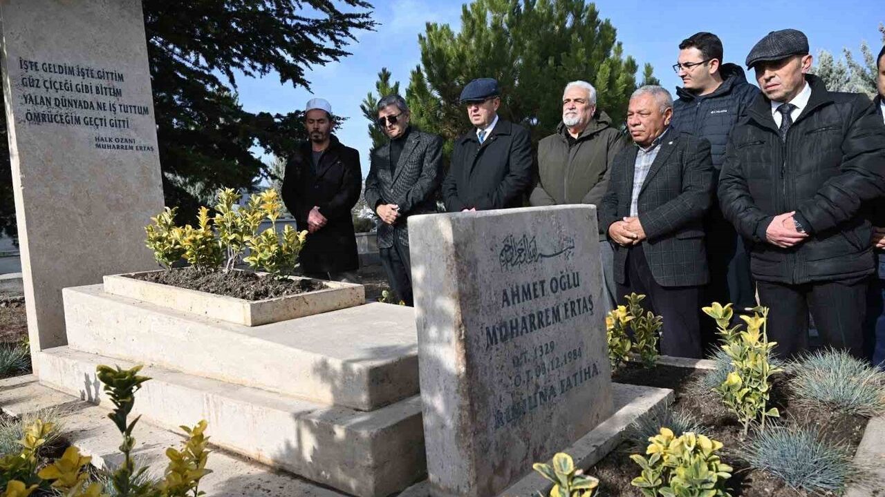 Kırşehir'de Muharrem Ertaş, Vefatının 41. Yılında Kabri Başında Anıldı