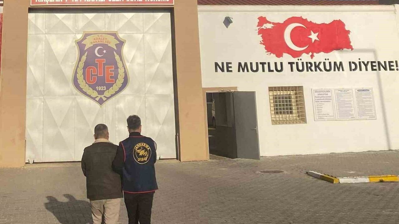 Kırşehir'de uyuşturucu imal etme suçundan aranan şahıs JASAT tarafından yakalandı