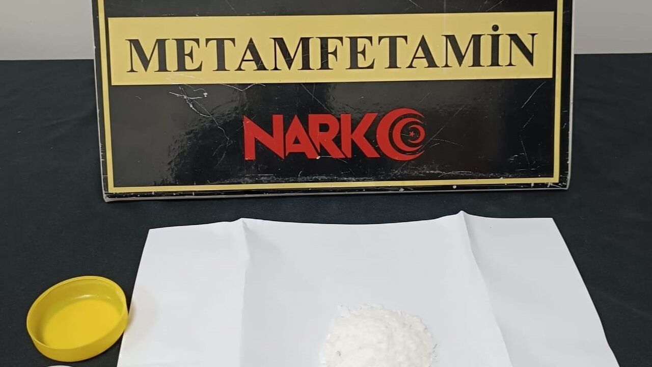 Kırşehir'de yol uygulamasında uyuşturucu ele geçirildi